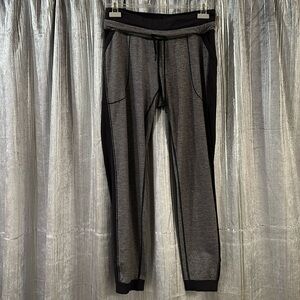 LULULEMON Athletica Cropped Jogger Pants Size 8